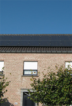 zonnepanelen plaatsen om uw eigen stroom te produceren